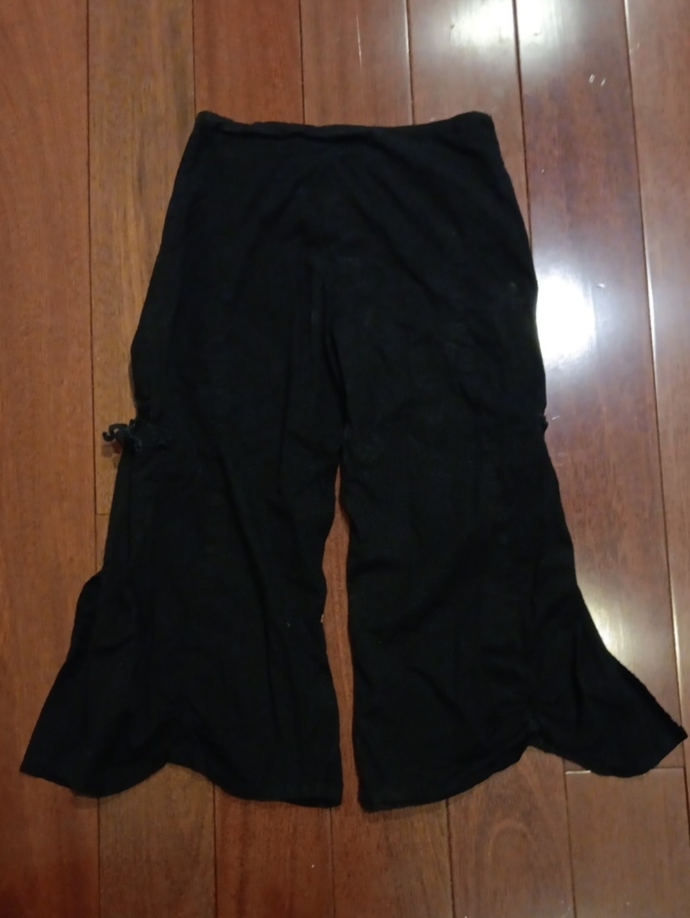 Split Side Capris - Picture 6 of 6